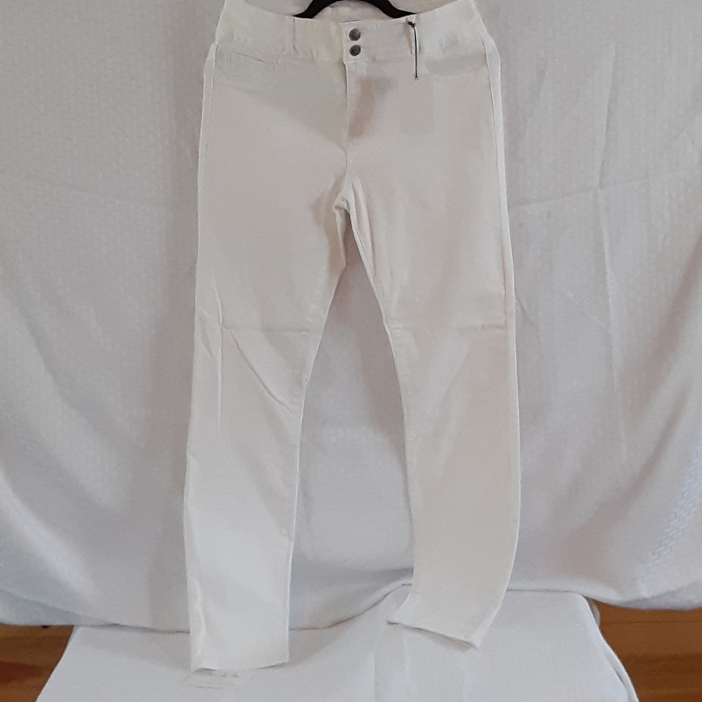 KiKi Larue white jeans